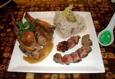 Costeletas de cordeiro com tapenade